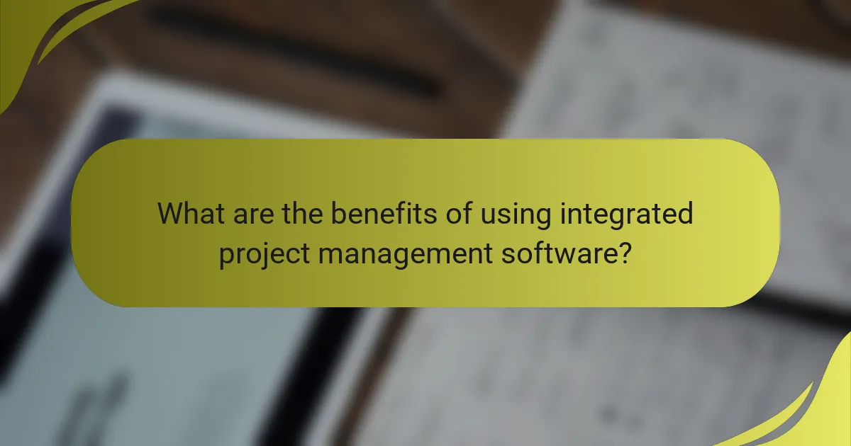 What are the benefits of using integrated project management software?